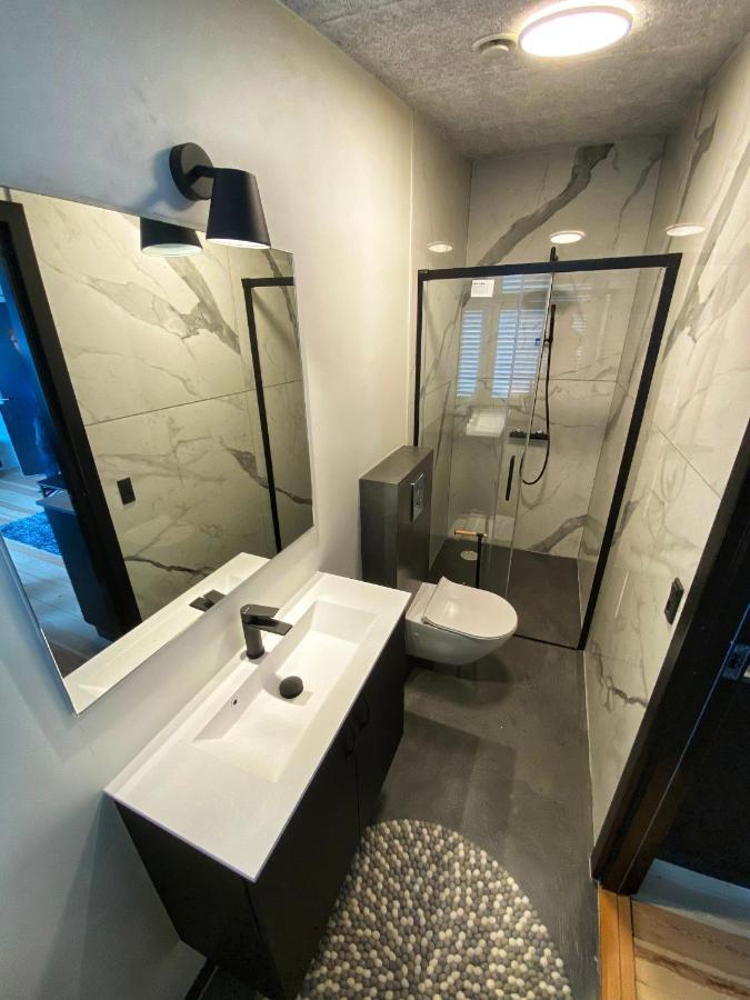 Broncks Apartment 2 - Modern 2-Bedroom In The Heart Of Torshavn Bagian luar foto