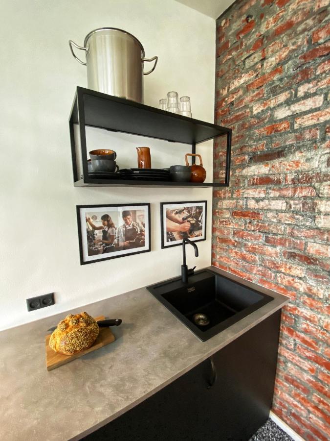 Broncks Apartment 2 - Modern 2-Bedroom In The Heart Of Torshavn Bagian luar foto