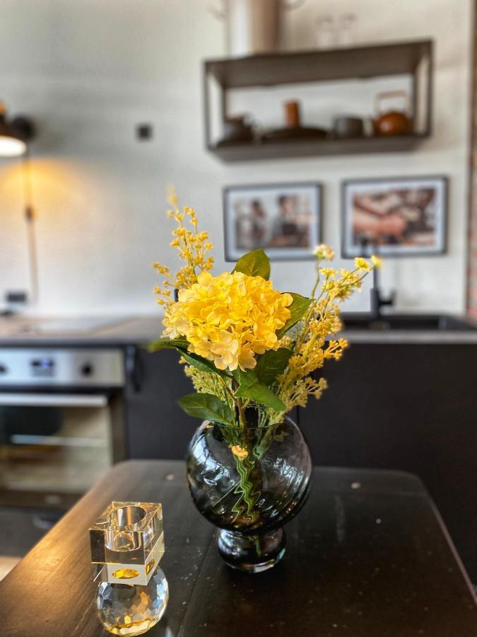 Broncks Apartment 2 - Modern 2-Bedroom In The Heart Of Torshavn Bagian luar foto