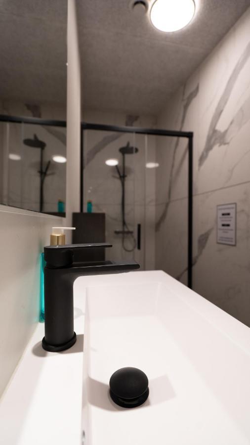 Broncks Apartment 2 - Modern 2-Bedroom In The Heart Of Torshavn Bagian luar foto