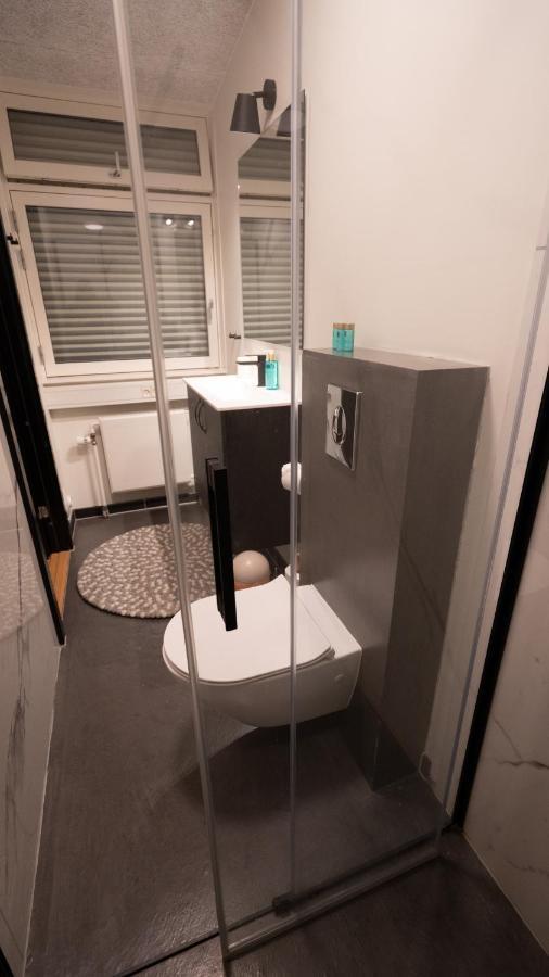 Broncks Apartment 2 - Modern 2-Bedroom In The Heart Of Torshavn Bagian luar foto
