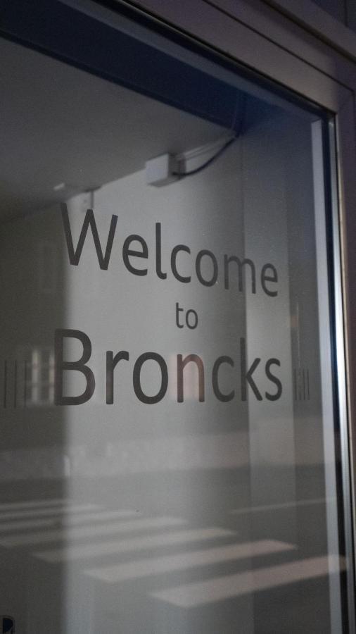 Broncks Apartment 2 - Modern 2-Bedroom In The Heart Of Torshavn Bagian luar foto